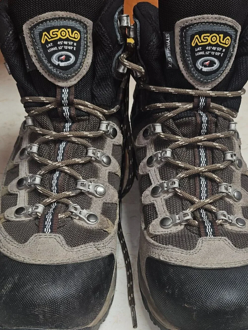 Asolo Women's GORE-TEX Hiking Boots • Size 9 • Vibram Sole • Excellent Condition